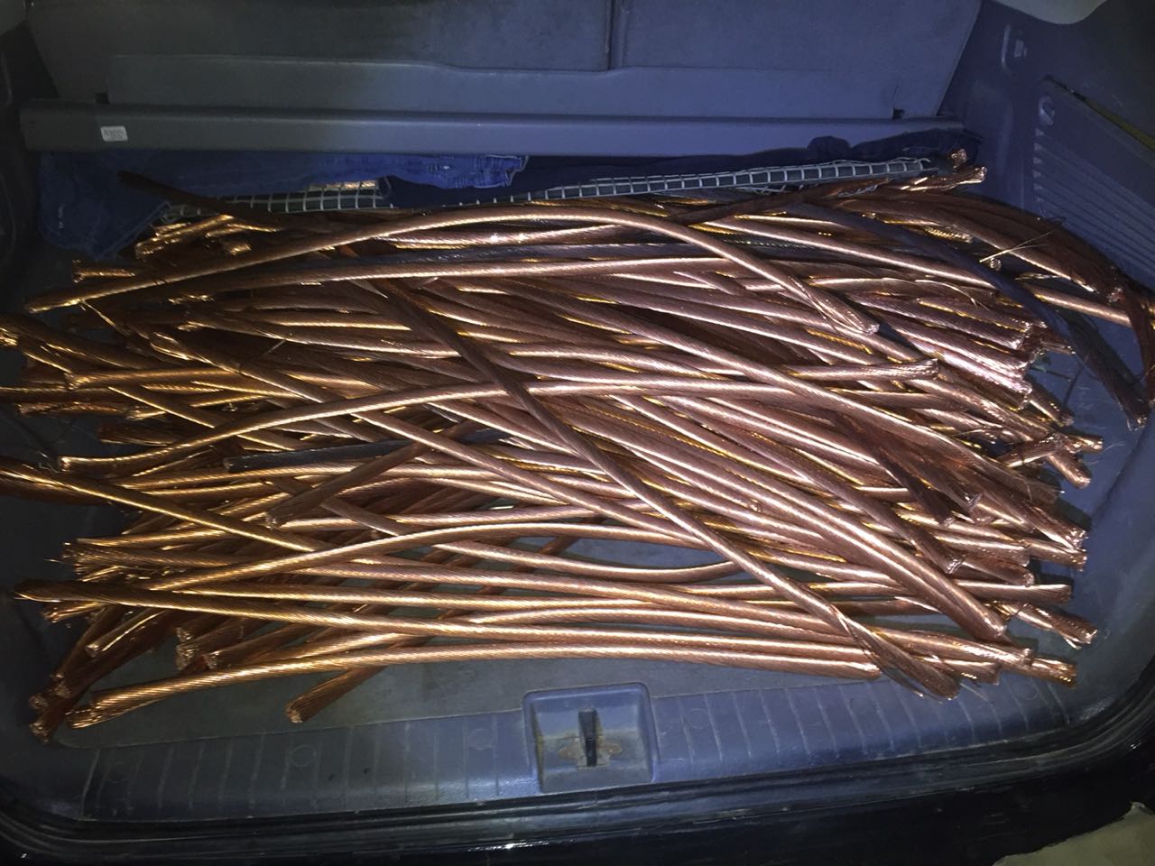 Grabitën minierën e Munellës, kapen dy nga autorët bashkë me 600 mijë lekë kabull (EMRAT)