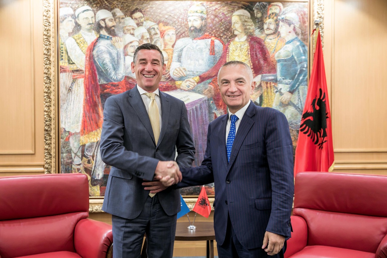 Meta thirrje politikanëve në Kosovë, bëhuni “një” për dialogun me Serbinë