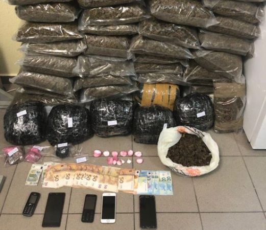 Po ngarkonin makinën me kanabis, policia greke kap në flagrancë tre shqiptarët