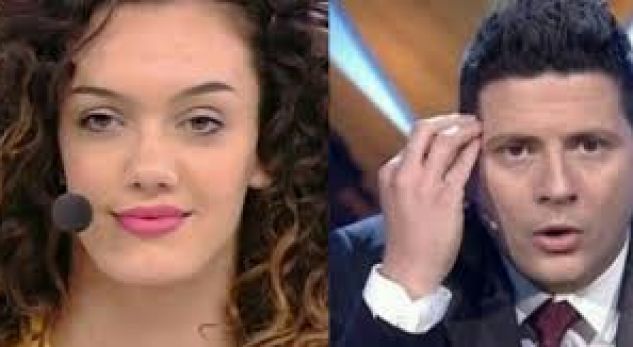 Klaudi Pepa pozon pa mbathje, Ermal Mamaqi bën komentin epik