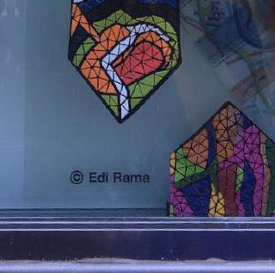 FOTO/150 Euro një, Rama detyron deputetët të blejnë kravatat e tij