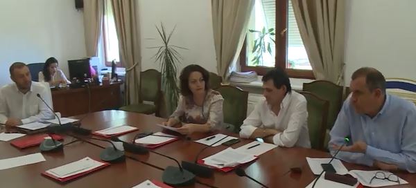 ‘Big-Brother’ mbërrin në Kuvend, deputetët e PS të shqetësuar nga kamerat