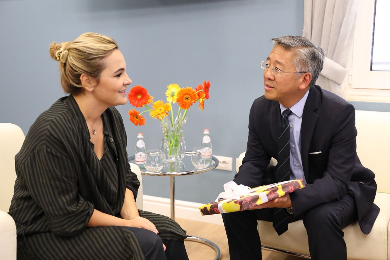 Kryemadhi takon Donald Lu përpara ikjes, i bën dhuratën e vecantë