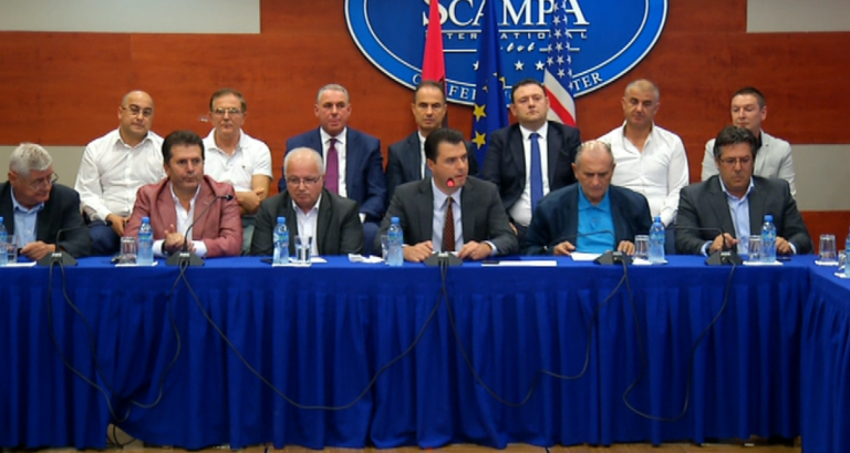 Nisma e fortë e opozitës: Vetting për politikanët, nis mbledhja e firmave