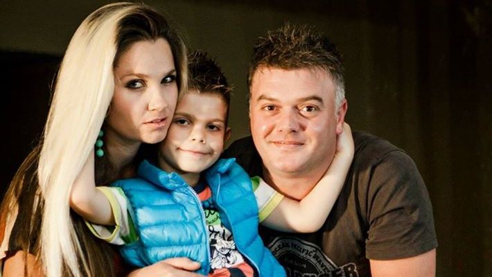 Humoristi shqiptar rrëfen momentin kur ngatërroi gruan në maternitet