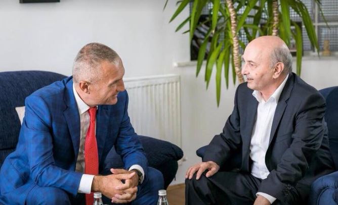 Isa Mustafa pret në takim Presidentin Meta: “Ndryshimi i kufijve është i rrezikshëm”