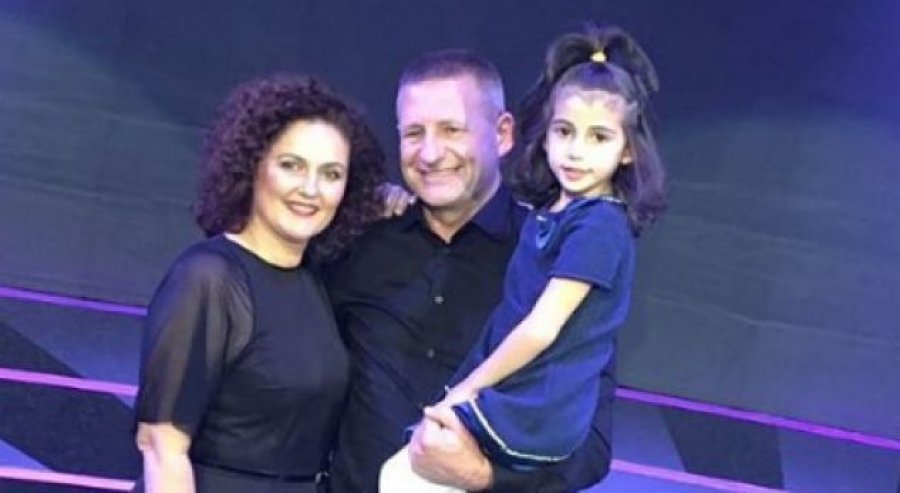 Bashkëshortja tregon dashurinë me Nard Ndokën: “Ma kishte vënë syrin…”