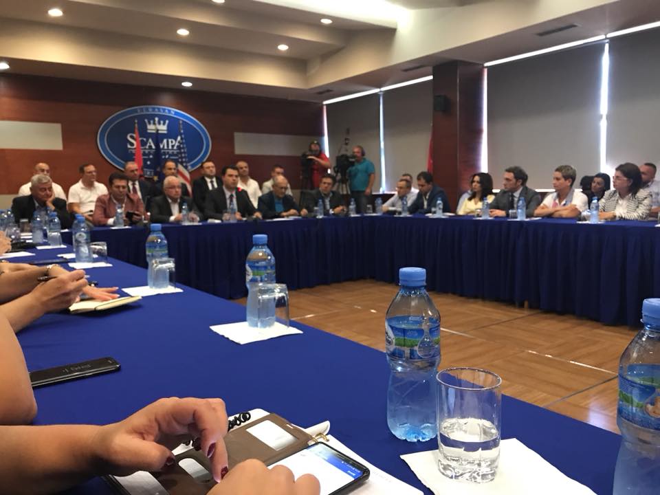 VIDEO/Basha nga Elbasani flet me emra konkretë: Këta 3 persona e drejtojnë krimin në qytet