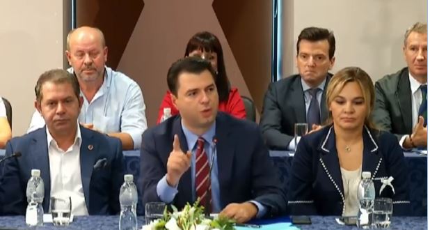 VIDEO/Opozita në Vlorë, Basha: 18 persona të zhdukur, Vlora peng i krimit