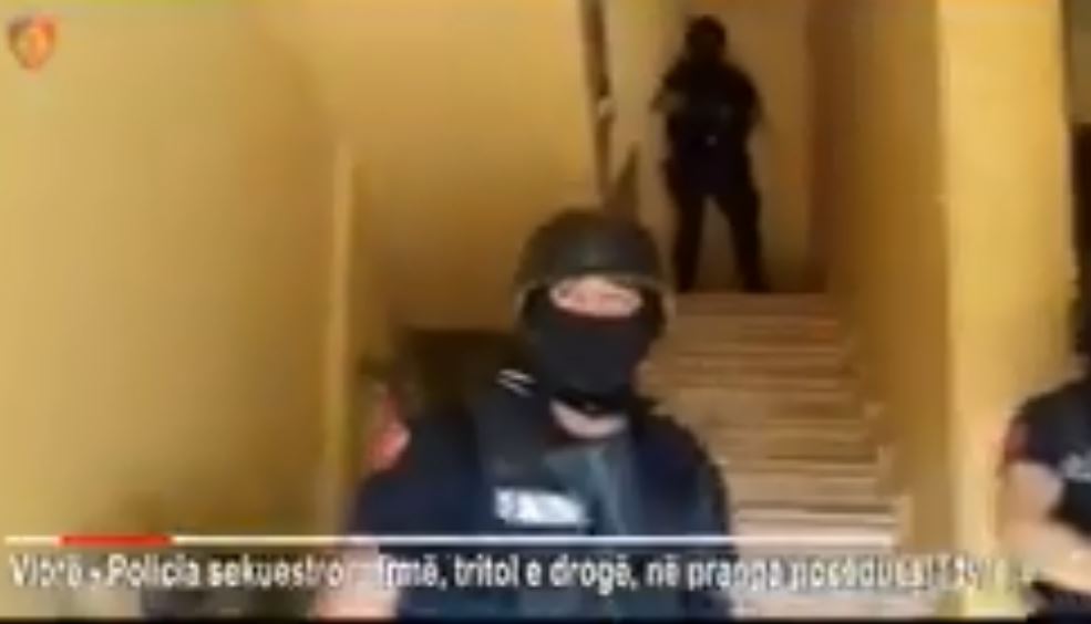 VIDEO+DETAJE/Aksion i policisë, kapet vlonjati me drogë dhe me arsenal armësh