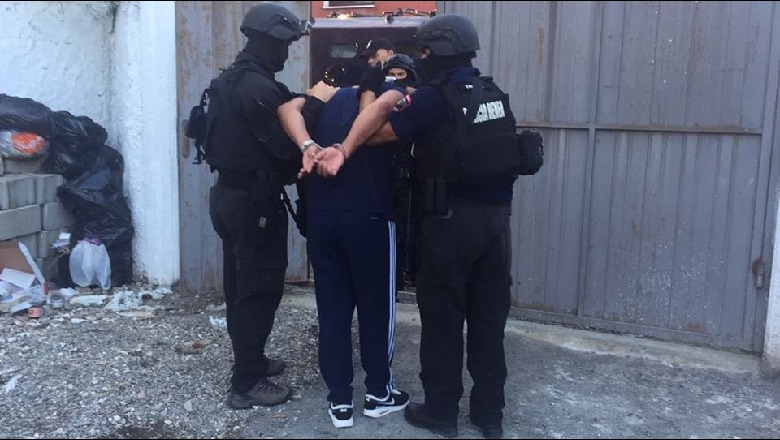 Zbulohen emrat e 4 të arrestuarëve në Shkodër, sekuestrohen para, makina dhe armë