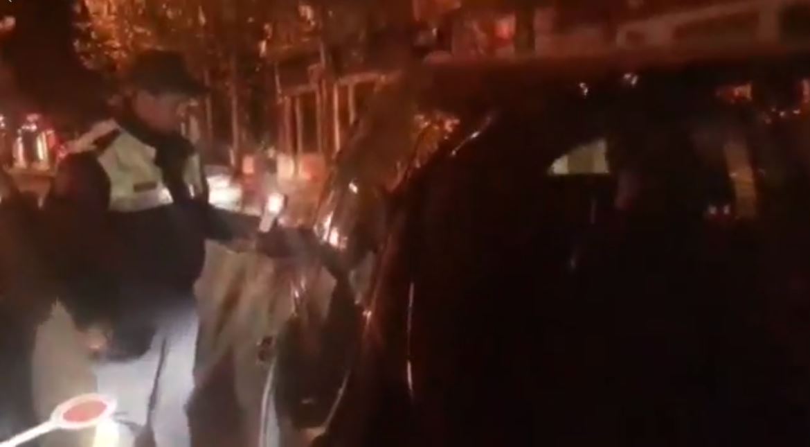 VIDEO/Policia vazhdon kontrollet, këtë radhë arreston 10 vetë në Tiranë për një tjetër arsye