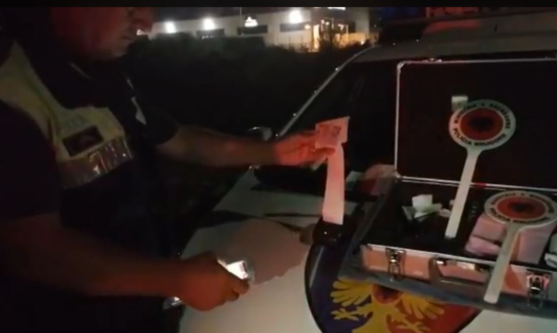 VIDEO/Autostrada Tiranë-Durrës përdoret si pistë, shoferët ‘shkelin gazin’ deri në fund