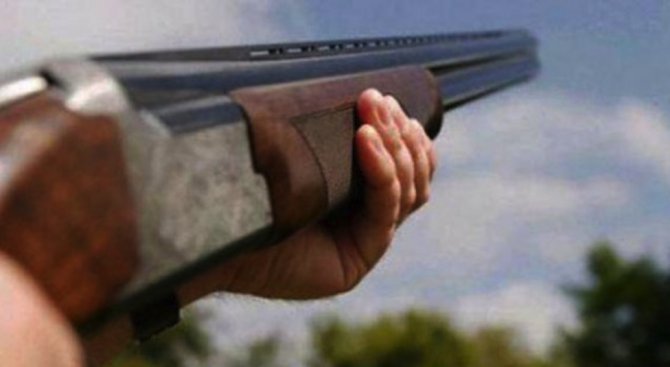 EMRI/Tentoi të vrasë me pushkë nipin, pranga xhaxhait në Mirditë