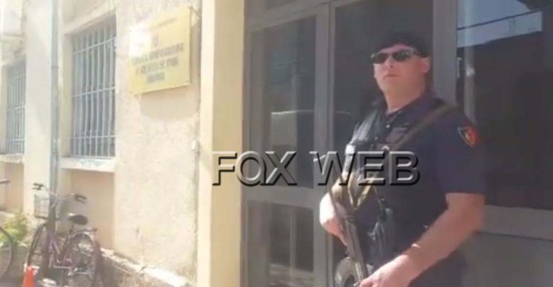 VIDEO/Rrethohet dhe blindohet Gjykata e Shkodrës, mbahet seanca për Safet Bajrin