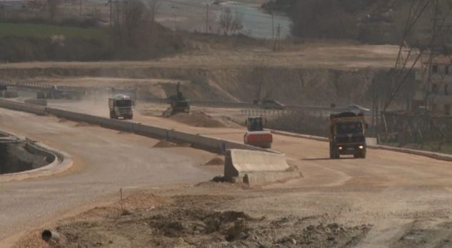 Ndodh në Shqipëri, 5 vjet për të shtruar 13 kilometër rrugë