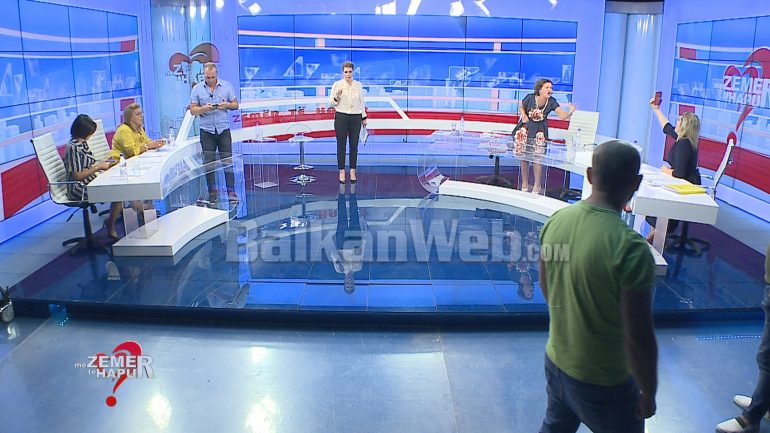 Sherr në studio e News 24, nuse dhe vjehrra përfshihen para kameras