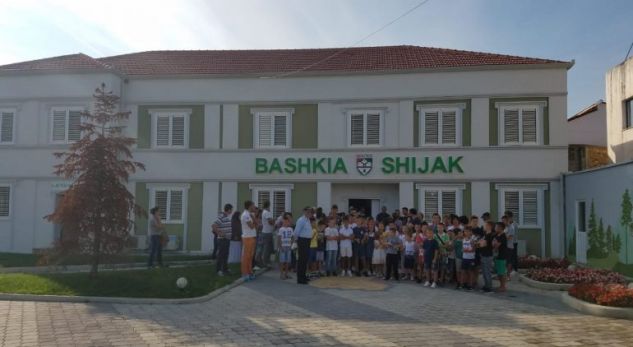 Qeverisë nuk i del koha të rikonstruktojë një shkollë fshati, fëmijët duhet të mësojë natën