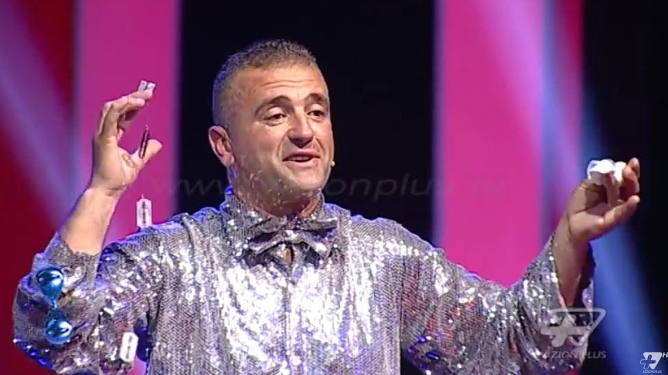 FOTO/Skandali i prostitucionit në Tiranë, kryetari që rekrutonte vajzat foto me VIP-a