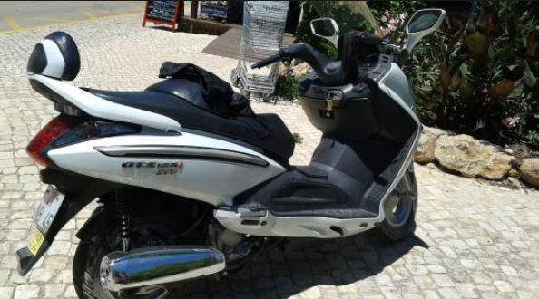 Përdorte skuterin për të shitur kokainë ‘me porosi’, arrestohet shqiptari në Firenze