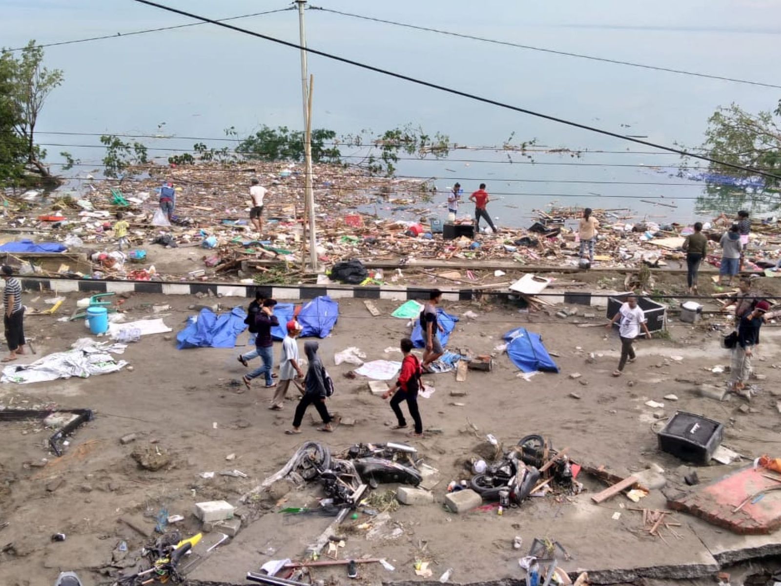 VIDEO/Cunami godet Indonezinë, dallga 2 m e lartë, 48 të vdekur dhe qindra të plagosur