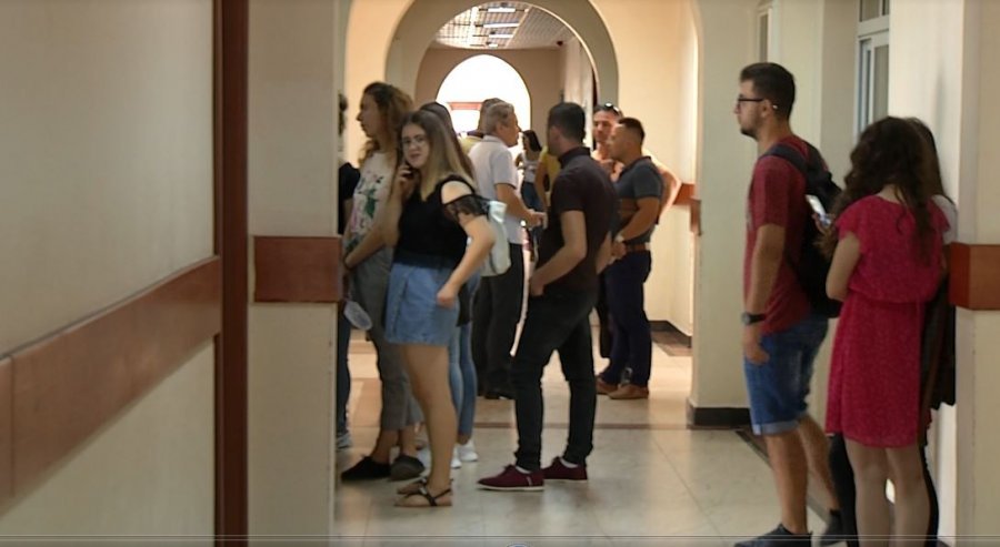 Nis faza e tretë për studentët e rinj, ja sa kuota të lira kanë mbetur në fakultete