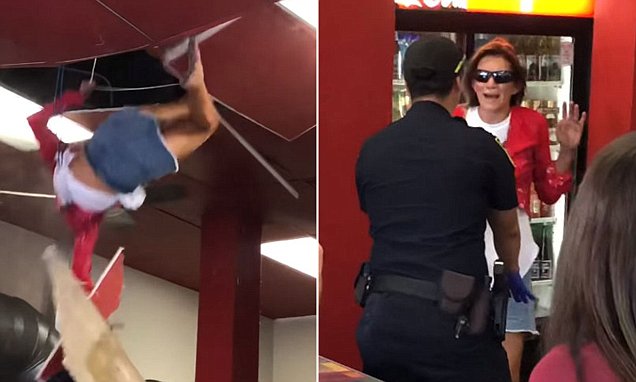 VIDEO/Tronditen klientët, gruaja bie papritmas nga tavani i restorantit