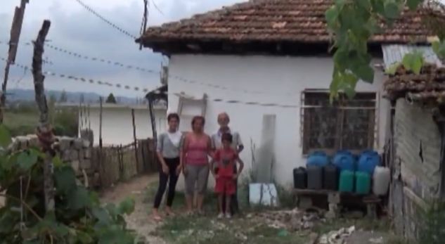 “Flëmë pa ngrënë bukë që të nesërmen fëmijët të kenë ç’të hanë”/Mjerimi i kësaj familje në Krujë