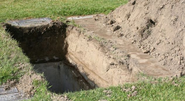 Itali, shqiptari gjendet i vdekur në varreza