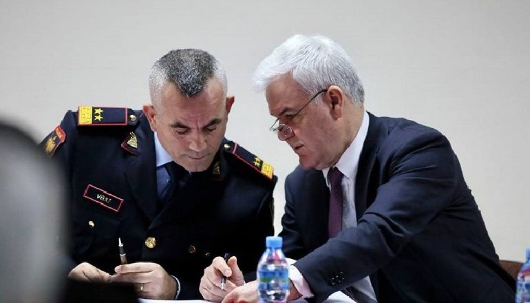 Ngjarjet e fundit kriminale, Xhafaj mbledh drejtuesit e policisë dhe “i tregon dhëmbët”