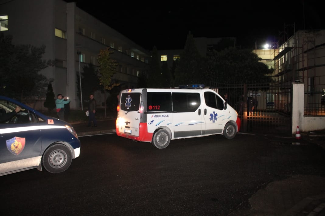 FOTO/ Mbërrin në Tiranë trupi i Kacifas