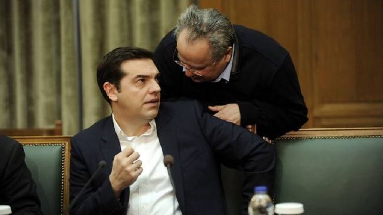 Marrëveshja e detit, Tsipras del kundër ish-ministrit Kotzias