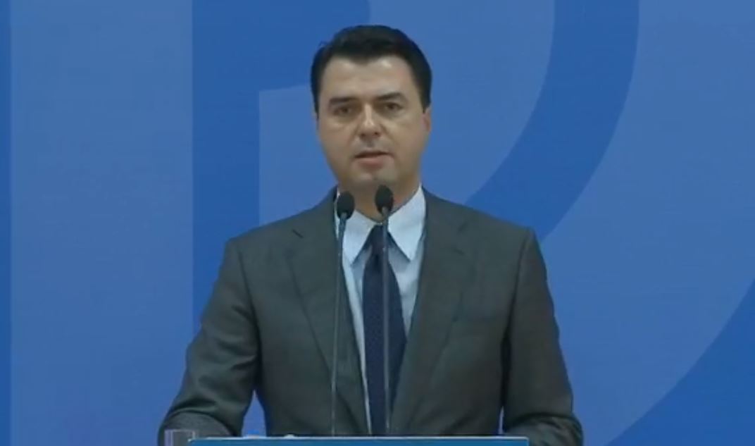 VIDEO/Thirrja e Bashës për prokurorët: Veproni, arrestoni Ardi Veliun dhe drejtorin e Policisë në Fier