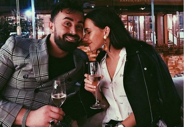 FOTO/Pas zyrtarizimit të lidhjes, Fatma surprizon Alfion me një dhuratë të veçantë