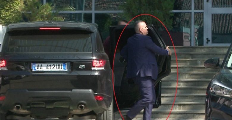 Cmimi marramendës i makinës së Ardi Veliut, aktivisti: 90 fëmijë lihen pa ushqim që të bredhë drejtori!