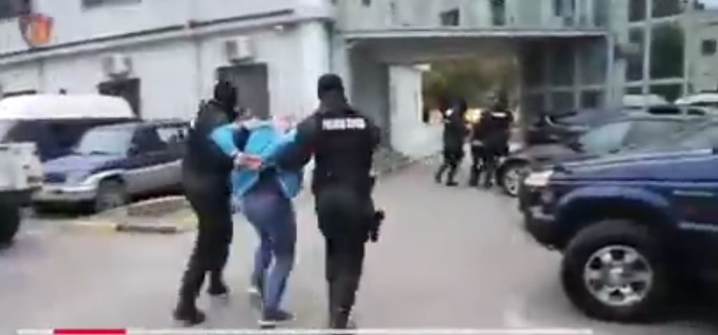 VIDEO/Momente nga mega-operacioni i të dielës, si u goditën anëtarët e 4 grupeve kriminale