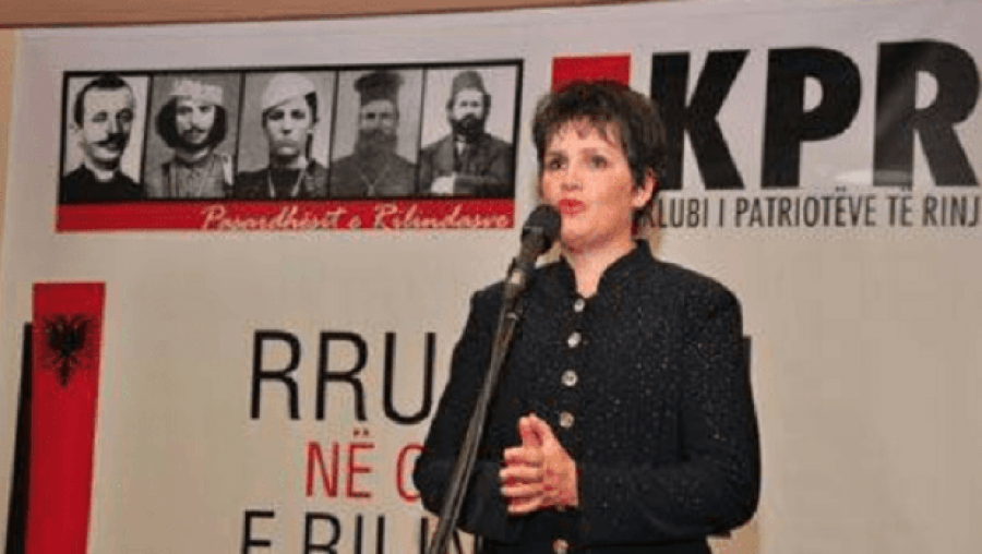 Do protestonte për të drejtat e shqiptarëve, aktivistja ndalohet nga policia: Kemi urdhër nga lart