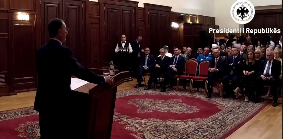 VIDEO/Meta dekoron ish-ministrin e jashtëm italian, ceremonia ‘afron’ politikanët shqiptarë
