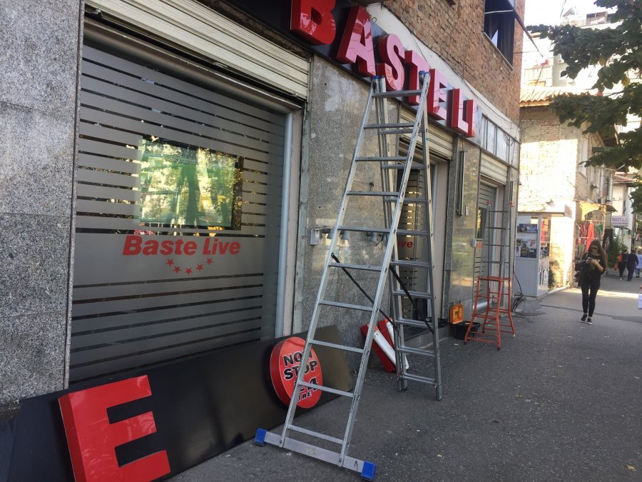 Nis mbyllja e pikave të basteve, agjentët imobilarë raportojnë ambientet e lira