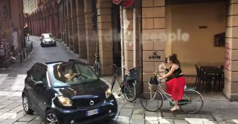 VIDEO/Qyteti që të jep birrë falas, vetëm nëse i jep biçikletës