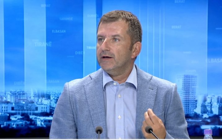 Andi Bushati: Xhisielën e morën peng, e detyruan të “lëpinte”