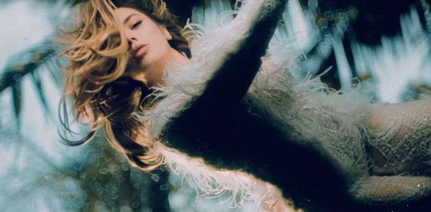 VIDEO/Elvana Gjata e shpallur në kërkim, këngëtari publikon videon e re të saj