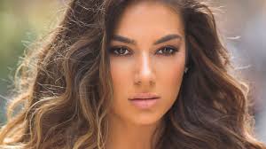 FOTO/Elvana Gjata bllokon komentet në rrjetet sociale, këngëtari i njohur i ‘del kundër’