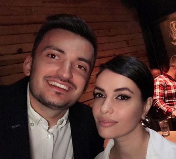 ‘Në vend të Adelës’, miku i saj zbulon projektin më të ri frymëzuar nga gazetarja