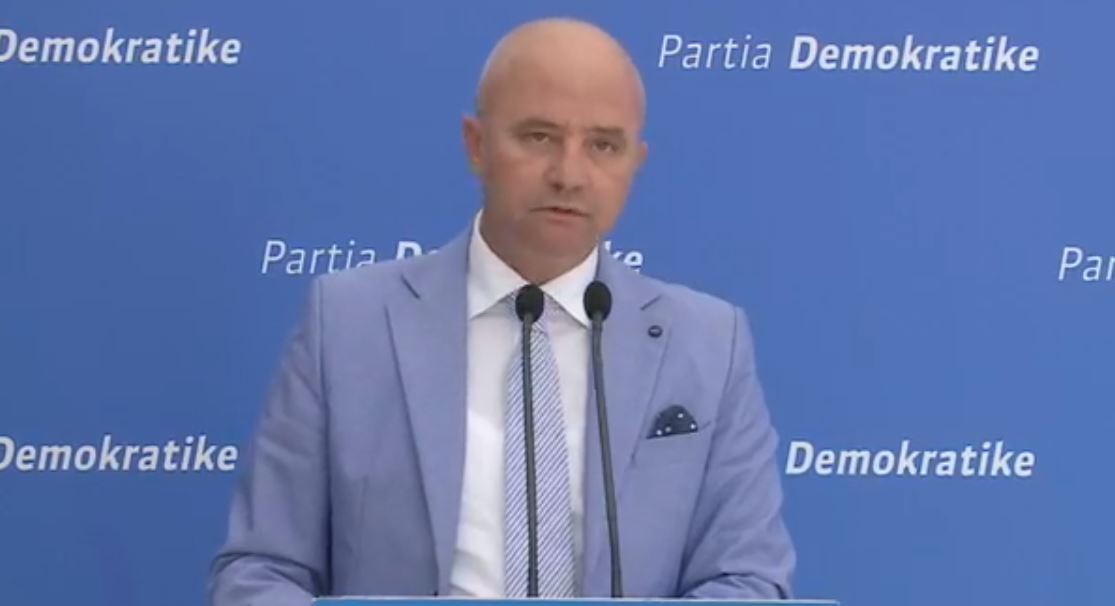 VIDEO/PD nxjerr skandalin: 534 drejtues të lartë në Policinë e shtetit, anëtarë të ish-sigurimit