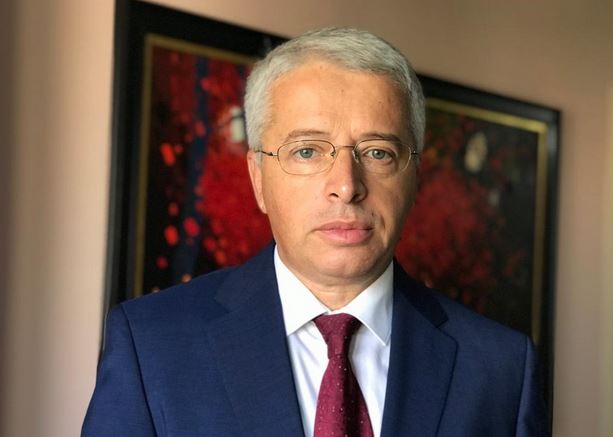 Denoncimi i punonjësit të kryeministrisë: Ministri i ri i Brendshëm me dy rroga shtetërore