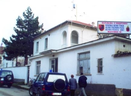 Nxehet dhe rreh nusen e djalit, arrestohet vjehrra në Korçë