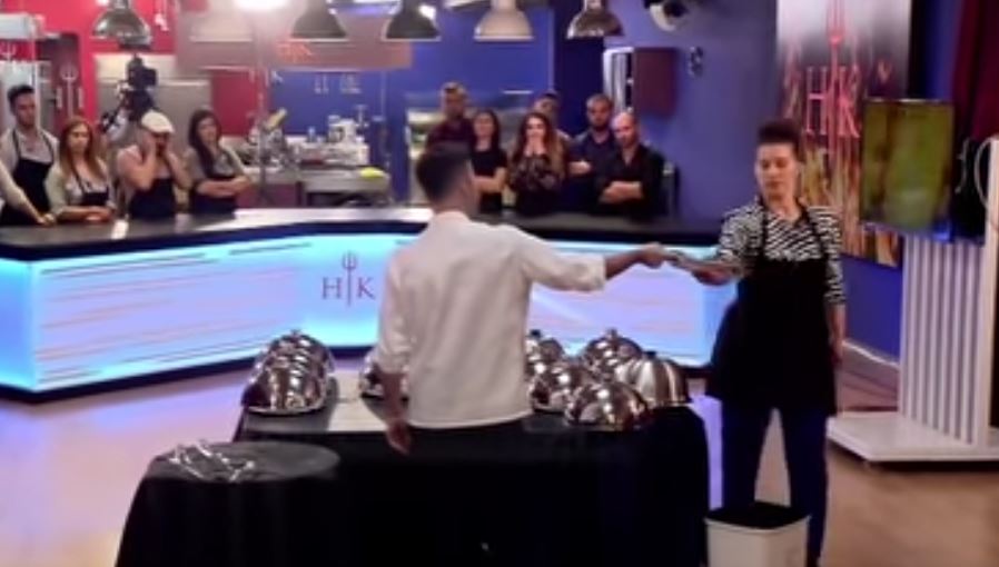 VIDEO/Hodhi ushqimin në kosh, reagon shef Renato pas sjelljes arrogante me konkurrentët