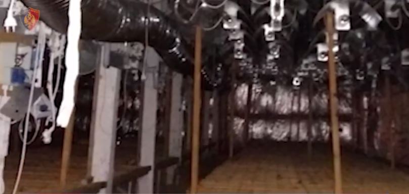 Zbulohet laboratori i drogës në Has, 2 të arrestuar