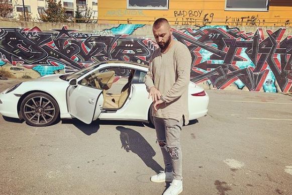 Reperi i njohur shqiptar pëson aksident me makinë, ka të plagosur